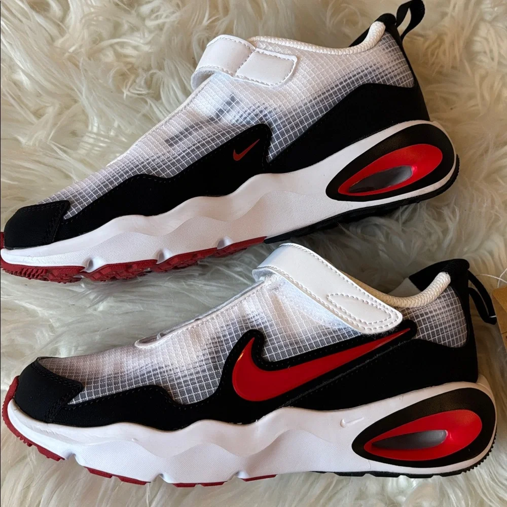 NWT kids Nike air max nova sneakers